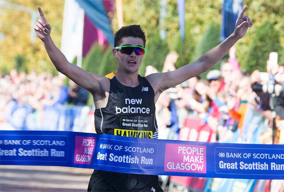 Callum Hawkins satte både skotsk rekord og løyperekord da han vant halvmaratonløpet Great Scottish Run på 1.00.24. (Foto: arrangøren) Callum Hawkins satte både skotsk rekord og løyperekord da han vant halvmaratonløpet Great Scottish Run på 1.00.24. (Foto: arrangøren)