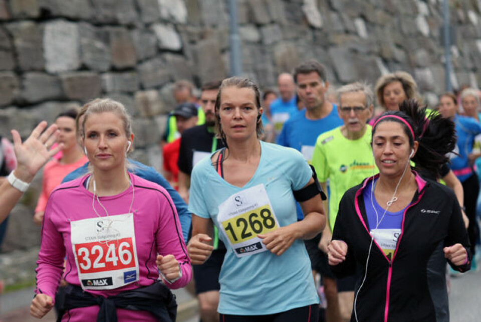 Høstsesongen er i gang, Camilla Sørensen og Astrid Hystad side om side ut fra start Høstsesongen er i gang, Camilla Sørensen og Astrid Hystad side om side ut fra start