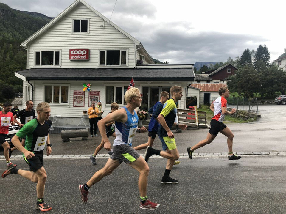 Buer og Lysaker vann 'Fanaråken Opp' i Fortun-Turtagrø 960_StarteniFortun_Foto_Eli_M_Moen.jpg