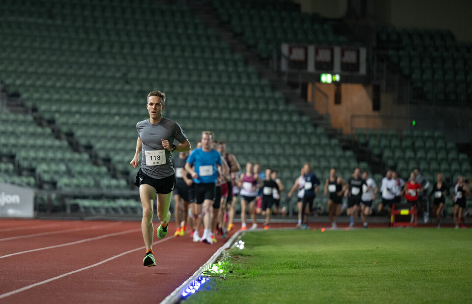 Frida Bjørnstad Konow og Haakon Sørstad vant 3000 m Lightning Edition på Bislett Morits_Julius-Hagander-DSC_3229.jpg
