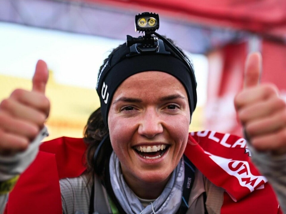 Etter løping gjennom natta i stiv kuling og bekmørke fikk Mari Wetterhus en skikkelig opptur med soloppgang og seier i den 104 km lange Sprint Ultra-distansen i Kullamannen lørdag. (Foto fra Kullamannen by UTMB sin facebookside) Etter løping gjennom natta i stiv kuling og bekmørke fikk Mari Wetterhus en skikkelig opptur med soloppgang og seier i den 104 km lange Sprint Ultra-distansen i Kullamannen lørdag. (Foto fra Kullamannen by UTMB sin facebookside)