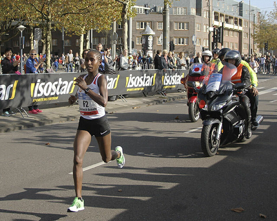 Løyperekord da mange norske løp Amsterdam Marathon Tadelech_Bekele_vinnerIMG_8590.jpg