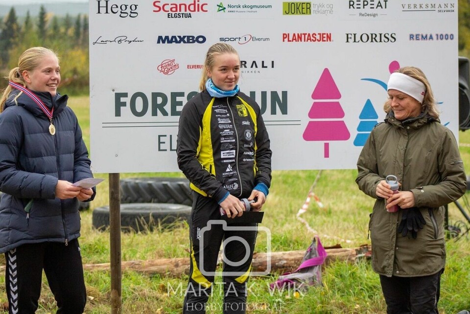 Forest Run for 86 lekne hinderløpere på Jømna Tre beste kvinner.jpg