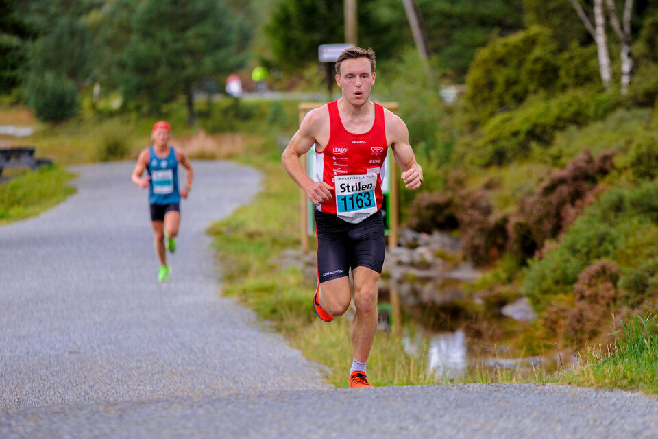 Sigurd Ruud Skjeseth vant Knarvikmilas 10 km etter duell med Senay Fissehatsion og Frew Brkineh _DSC4810.jpg