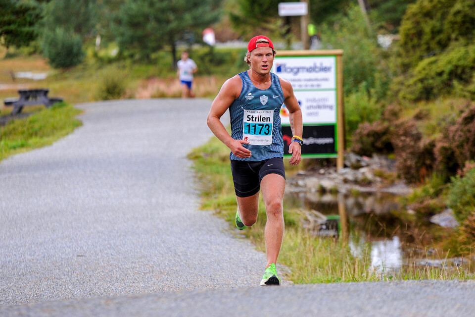 Sigurd Ruud Skjeseth vant Knarvikmilas 10 km etter duell med Senay Fissehatsion og Frew Brkineh _DSC4825.jpg
