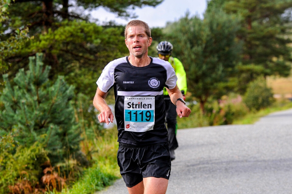 Sigurd Ruud Skjeseth vant Knarvikmilas 10 km etter duell med Senay Fissehatsion og Frew Brkineh _DSC4875.jpg