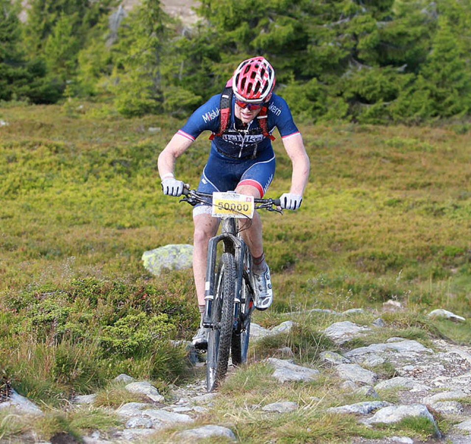 Etter 90 km: Ola Kjøren leder med 6 minutter på vei opp på Nevelfjell. (Foto: Kjell Vigestad) Etter 90 km: Ola Kjøren leder med 6 minutter på vei opp på Nevelfjell. (Foto: Kjell Vigestad)