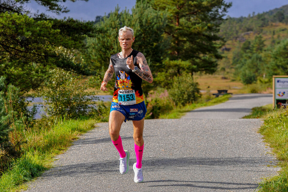 Sigurd Ruud Skjeseth vant Knarvikmilas 10 km etter duell med Senay Fissehatsion og Frew Brkineh _DSC4973.jpg