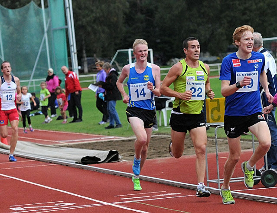 Langen slo Rønning da fire mann løp 5000 m under 15 minutter Feltet_foer_spurten_DSC_3368.jpg