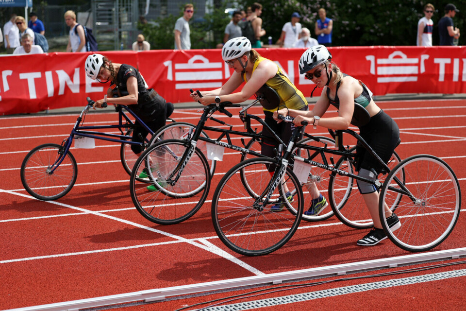 Tre damer klar til start i kvinnenes para-1500 m. (Foto: Samuel Hafsahl) Tre damer klar til start i kvinnenes para-1500 m. (Foto: Samuel Hafsahl)