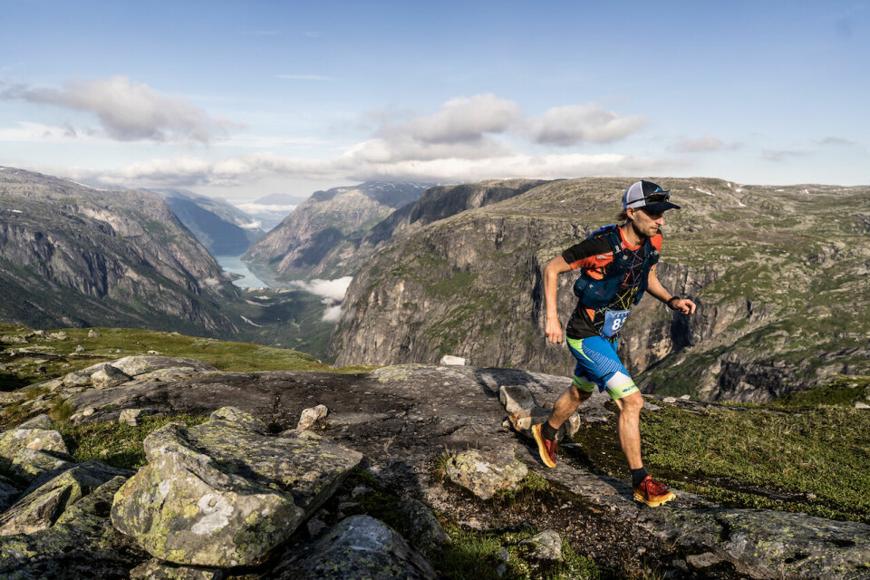 Nydelige forhold under Hardangerjøkulen Ultra. Her med Mathias Dahl Fenre. (Foto: Extremeidfjord/Ian Corless) Nydelige forhold under Hardangerjøkulen Ultra. Her med Mathias Dahl Fenre. (Foto: Extremeidfjord/Ian Corless)