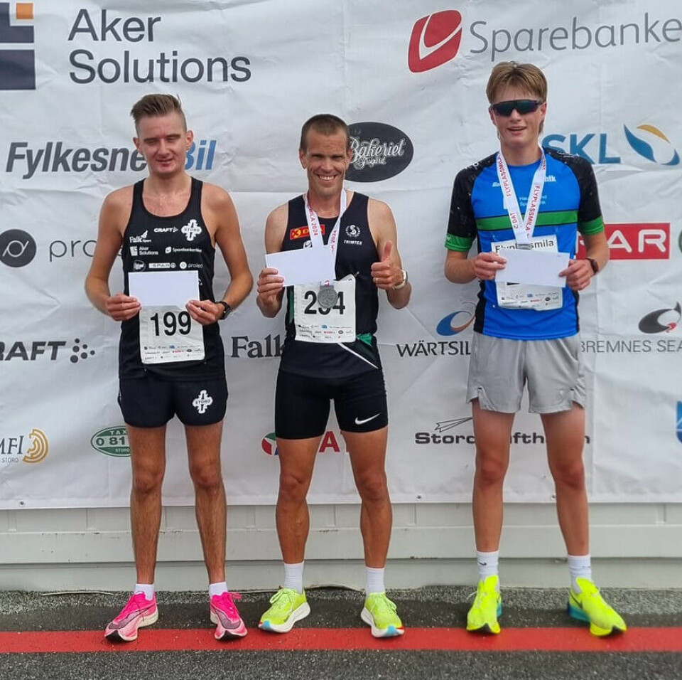 Dommersnes og Gjendem vant Flyplassmila i tåka på Stord 5km-premiepall-menn.jpg