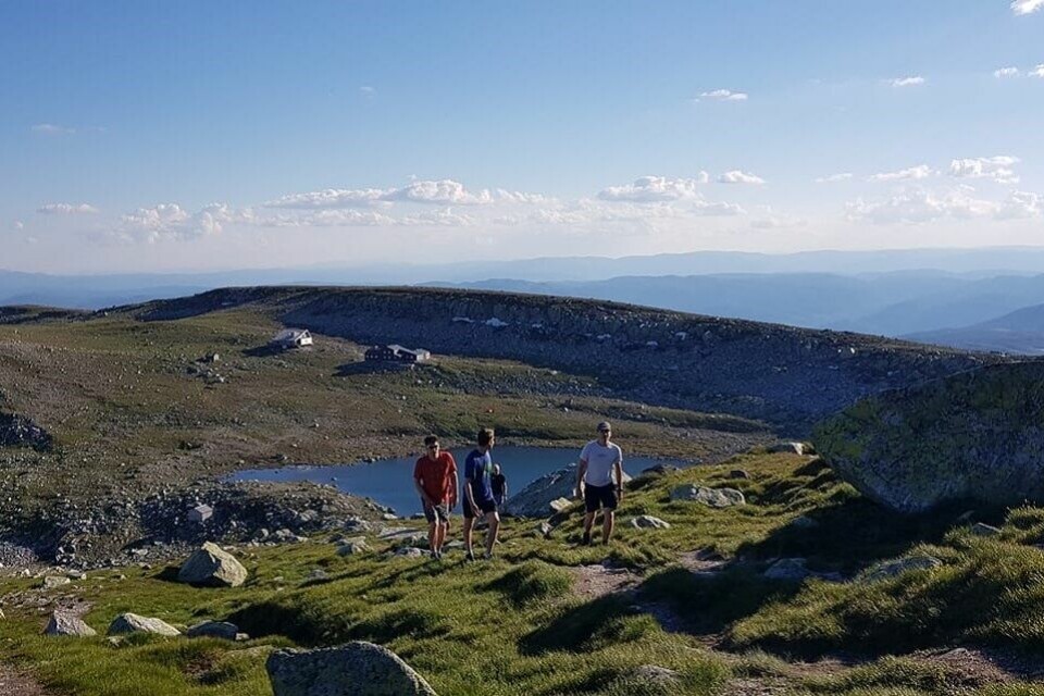 Høgvarde Turisthytte rett under høyeste punkt på Oslo Bergen Trail. (Foto fra løpets facebookside) Høgvarde Turisthytte rett under høyeste punkt på Oslo Bergen Trail. (Foto fra løpets facebookside)