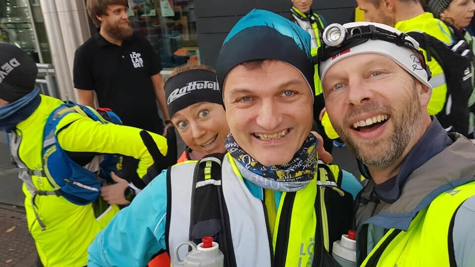 Heidi Grønvoll, Ragnar Nygård og Helge Reinholt var tre av de som fullførte Løplabbets Allehengensultra. For Ragnar var det hans fullførte ultraløp nr 100. (Selfie: Helge Reinholt) Heidi Grønvoll, Ragnar Nygård og Helge Reinholt var tre av de som fullførte Løplabbets Allehengensultra. For Ragnar var det hans fullførte ultraløp nr 100. (Selfie: Helge Reinholt)