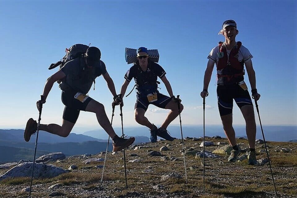 24 lag over høyeste punkt i Oslo Bergen Trail Trio på topp.jpg