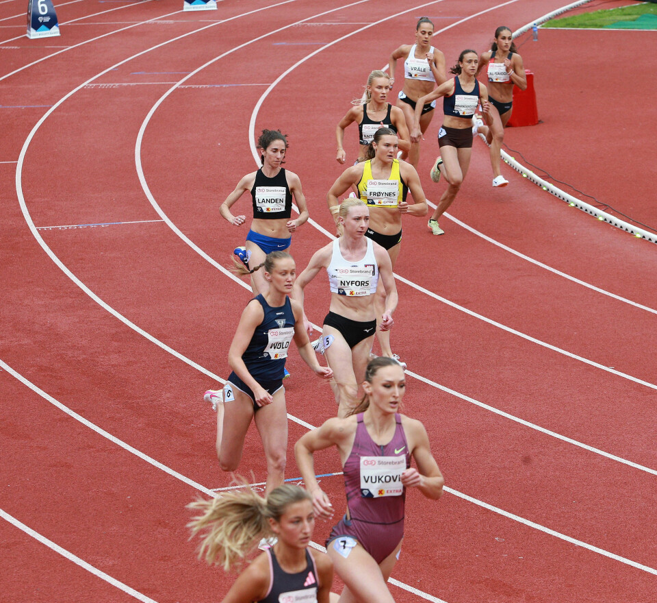Malin Nyfors perset på Bislett og vant den nasjonale 800-meteren (oppdatert) 800m_damer_nasjonal_etter_50m_AZ3T7264.jpg