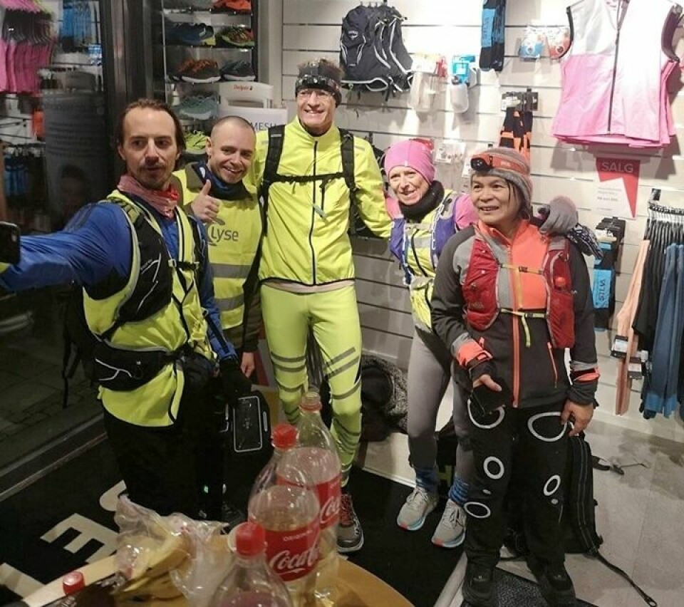 32 løp Löplabbets Allehelgensultra fra Drammen til Sandvika Baktroppen_i_mål.jpg