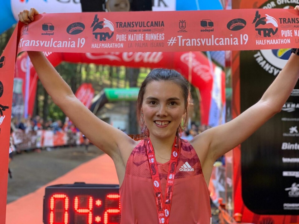 Transvulcania: Yngvild vant 24 km, Hans og Jonas i topp 20 på 74 km Yngvild-kaspersen_Transvulcania_half_arrfoto.jpg