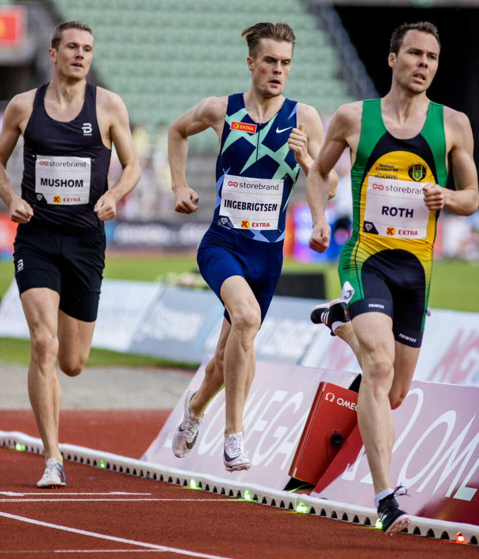 Tim Bennett jakter på 1500 m-steget 02-second lap-1000m_Men_SC_6756.jpg