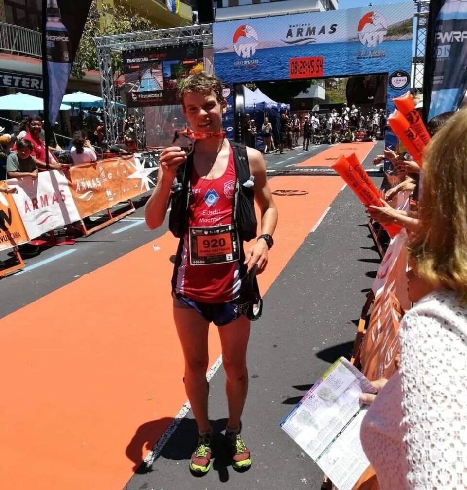 Transvulcania: Yngvild vant 24 km, Hans og Jonas i topp 20 på 74 km Jonas_Hesthaug_mål (977x1022).jpg