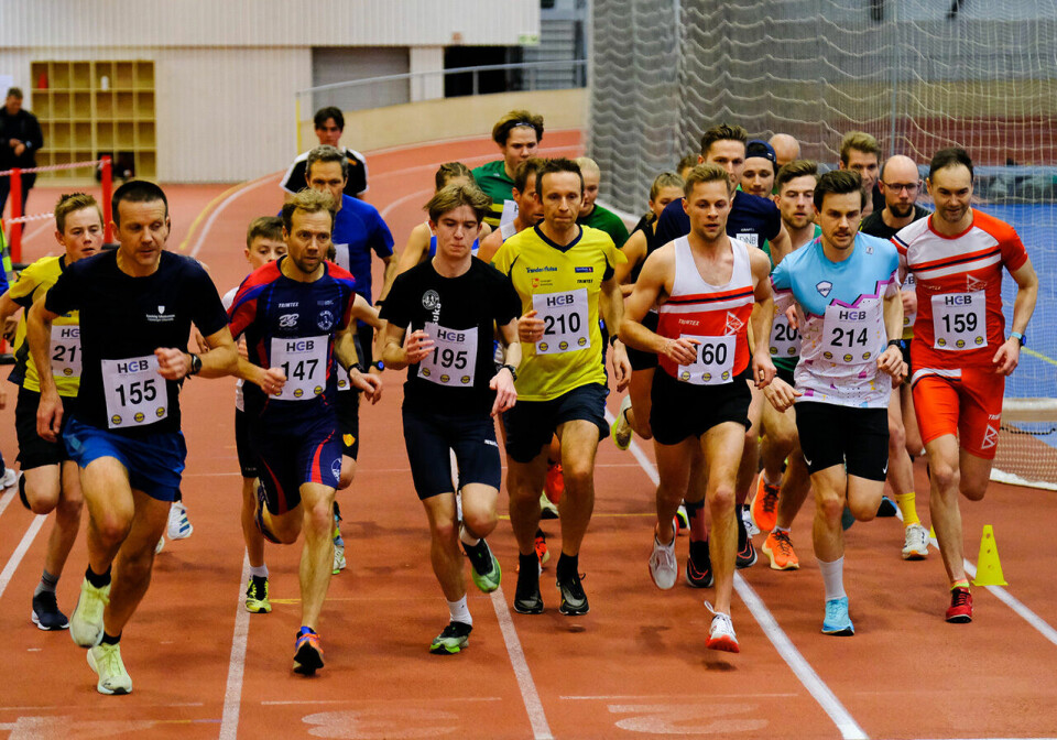 Kristin Waaktaar Opland og Tobias Kronborg vant 3000 m i Trøndersk Vinterkarusell Startfelt1.jpg