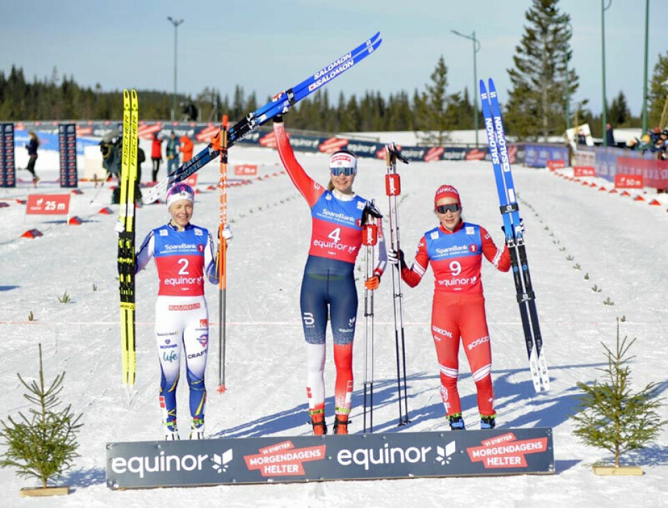 Tre gullmedaljer til Norge på siste dag av junior-VM i langrenn Lygna-pallen-spring-U20-kvinner.jpg