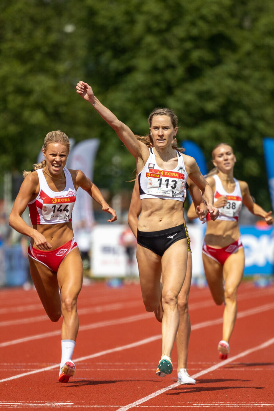 Hedda Hynne sikret seg NM-tittelen på 800-meter med minst mulig krefter Mål feiring Hedda closer 8U3A9985.jpg
