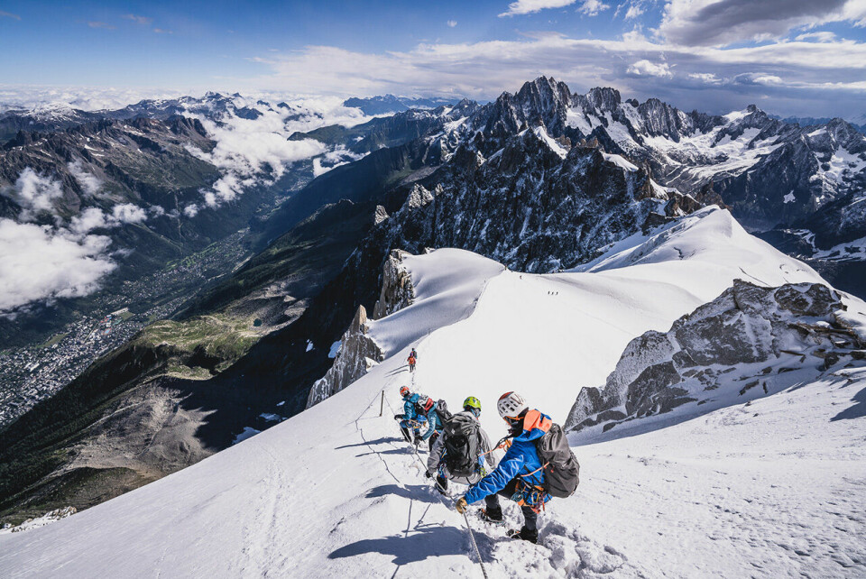 Arc’teryx Alpine Academy er et årlig arrangement der utendørsentusiaster kan utvikle sine ferdigheter under ledelse av fjellguider og fjelløpere. (Foto: Vincent Hugo) Arc’teryx Alpine Academy er et årlig arrangement der utendørsentusiaster kan utvikle sine ferdigheter under ledelse av fjellguider og fjelløpere. (Foto: Vincent Hugo)