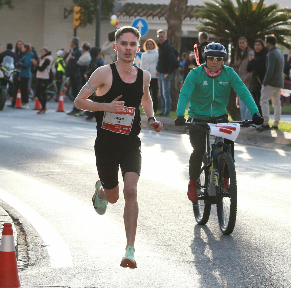 Deltakelsen i Malaga Marathon økte med 65 % fra i fjor! Pacer40_maraton_till_maal_som_vinner_halv_AZ3T9849.jpg