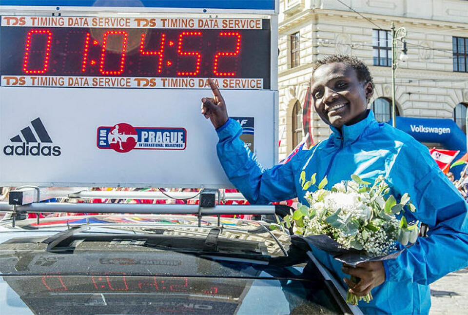 Den nye verdensrekorden på halvmaraton er på 1.04.52 og tilhører Joyciline Jepkosgei fra Kenya. (Foto: arrangøren) Den nye verdensrekorden på halvmaraton er på 1.04.52 og tilhører Joyciline Jepkosgei fra Kenya. (Foto: arrangøren)