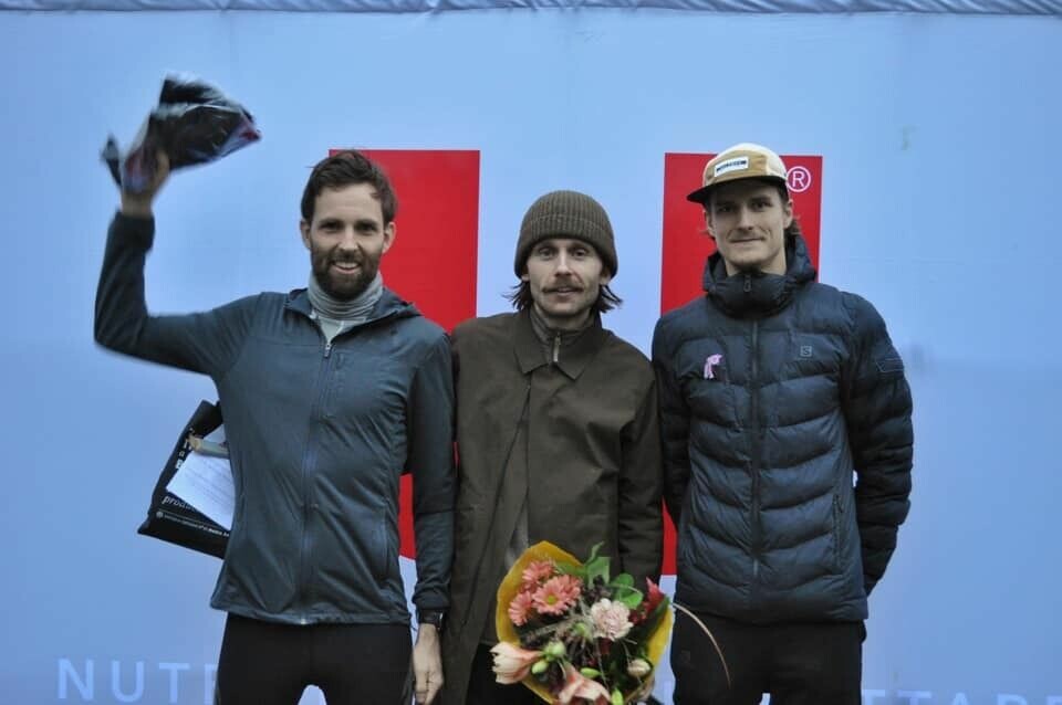 Premiepallen menn 85 km: Sindre Buraas, Patrick Stangbye og Dennis Källerteg. (Foto: arrangør) Premiepallen menn 85 km: Sindre Buraas, Patrick Stangbye og Dennis Källerteg. (Foto: arrangør)