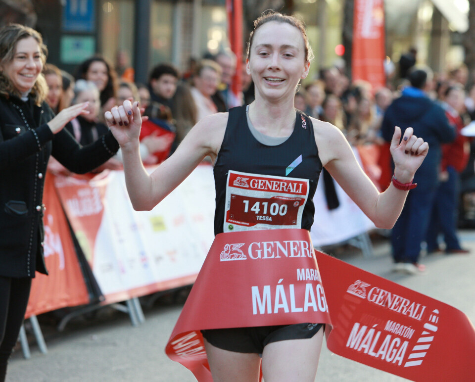 Deltakelsen i Malaga Marathon økte med 65 % fra i fjor! Halv_Vinner_damer_Tessa_McCormick_AZ3T0131.jpg