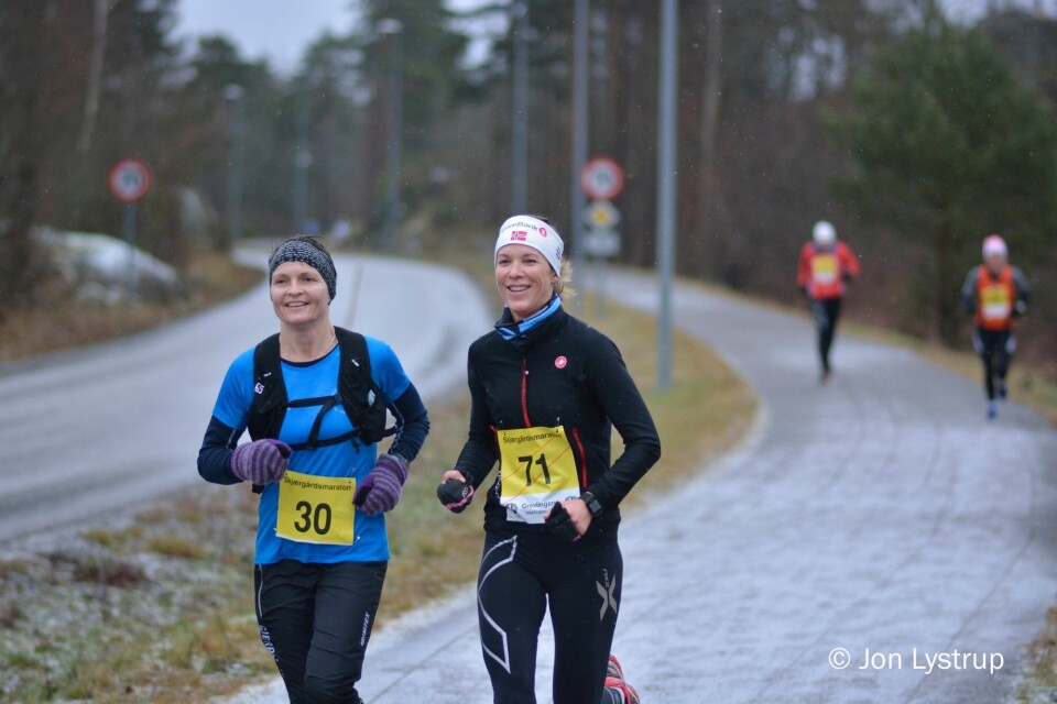 Vintersurt vær da Skjærgårdsmaraton ble arrangert for første gang Marianne_Årdalen_Trude_Natholmen.jpg