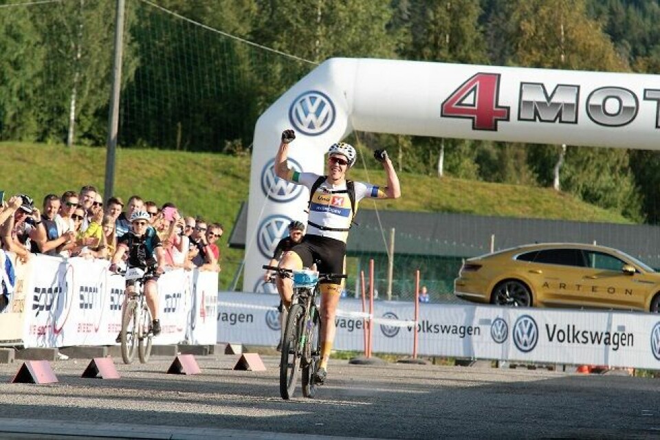 Erik Nordsæeter Resell kunne juble for seier før målstreken på Stampesletta. (Foto: Finn Olsen) Erik Nordsæeter Resell kunne juble for seier før målstreken på Stampesletta. (Foto: Finn Olsen)