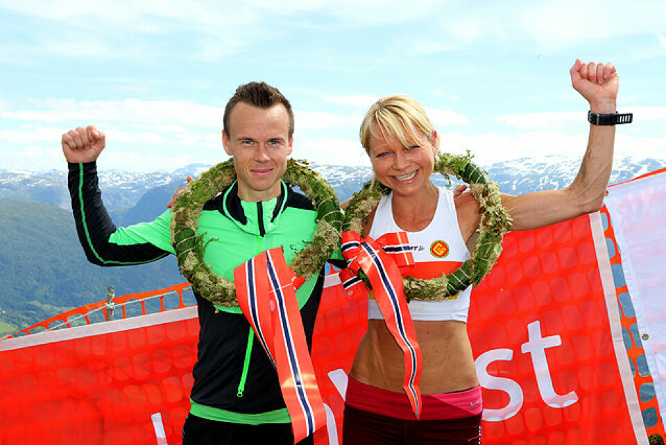 Johan Bugge og May Britt Buer jubler over norgesmesterskap. (Foto: Arne Dag Myking) Johan Bugge og May Britt Buer jubler over norgesmesterskap. (Foto: Arne Dag Myking)
