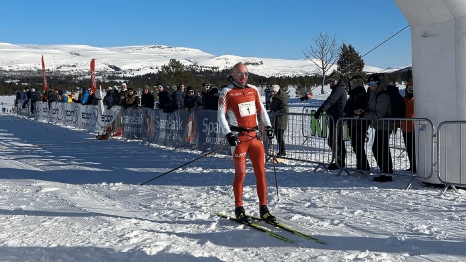 Tord Asle Gjerdalen i mål som suveren vinner av Furusjøen Rundt-rennet 2025. (Foto: Arrangøren) Tord Asle Gjerdalen i mål som suveren vinner av Furusjøen Rundt-rennet 2025. (Foto: Arrangøren)