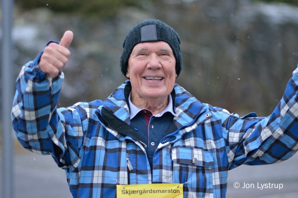 Vintersurt vær da Skjærgårdsmaraton ble arrangert for første gang Roald_Andersen_81år.jpg