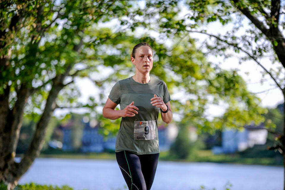 Hilde Kristine Hvidevold på vei rundt Tveitevannet. (Alle foto: Arne Dag Myking) Hilde Kristine Hvidevold på vei rundt Tveitevannet. (Alle foto: Arne Dag Myking)