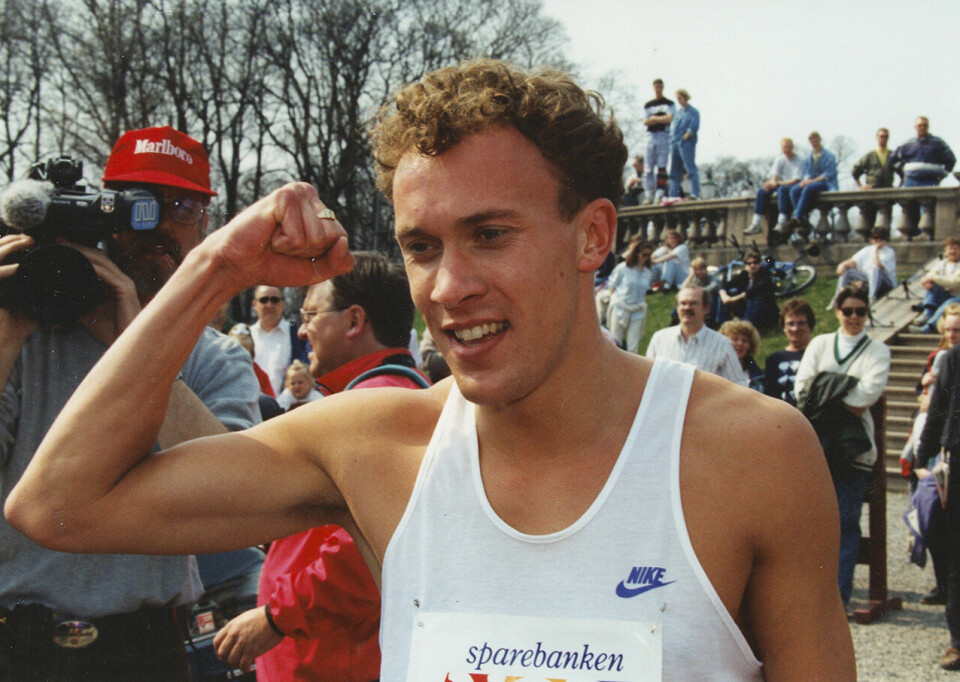 Vebjørn Rodals 800 meter på 1.42,58 under lupen Vebjørn_Rodal_vinner_Sentrumsløpsprinten_1994_Foto_Kjell_Vigestad, Kondis.jpg