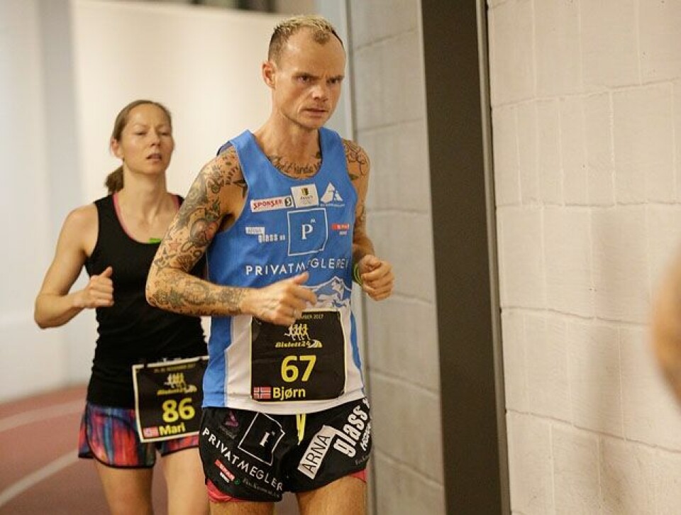 Mari Nustad Mauland debuterer på ultraløpmesterskap med EM 24-timers i mai. Her er hun bak den norske 24-timerskongen Bjørn Tore Taranger på Bislett 24-timers for to uker siden. (Foto: Per Inge Østmoen) Mari Nustad Mauland debuterer på ultraløpmesterskap med EM 24-timers i mai. Her er hun bak den norske 24-timerskongen Bjørn Tore Taranger på Bislett 24-timers for to uker siden. (Foto: Per Inge Østmoen)