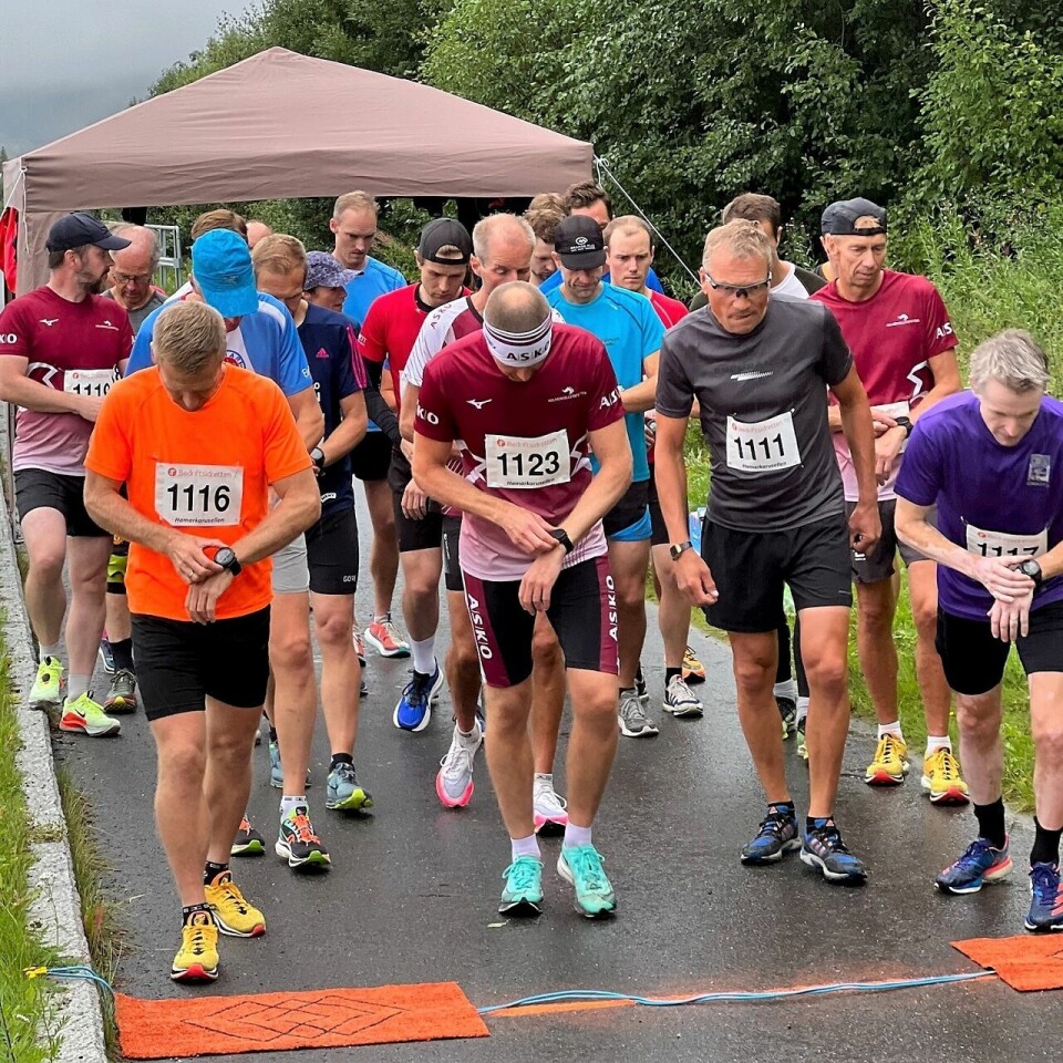 Henning Mortensen med sin 3. strake seier i ASKO-løpet Start Asko-løpet.jpg