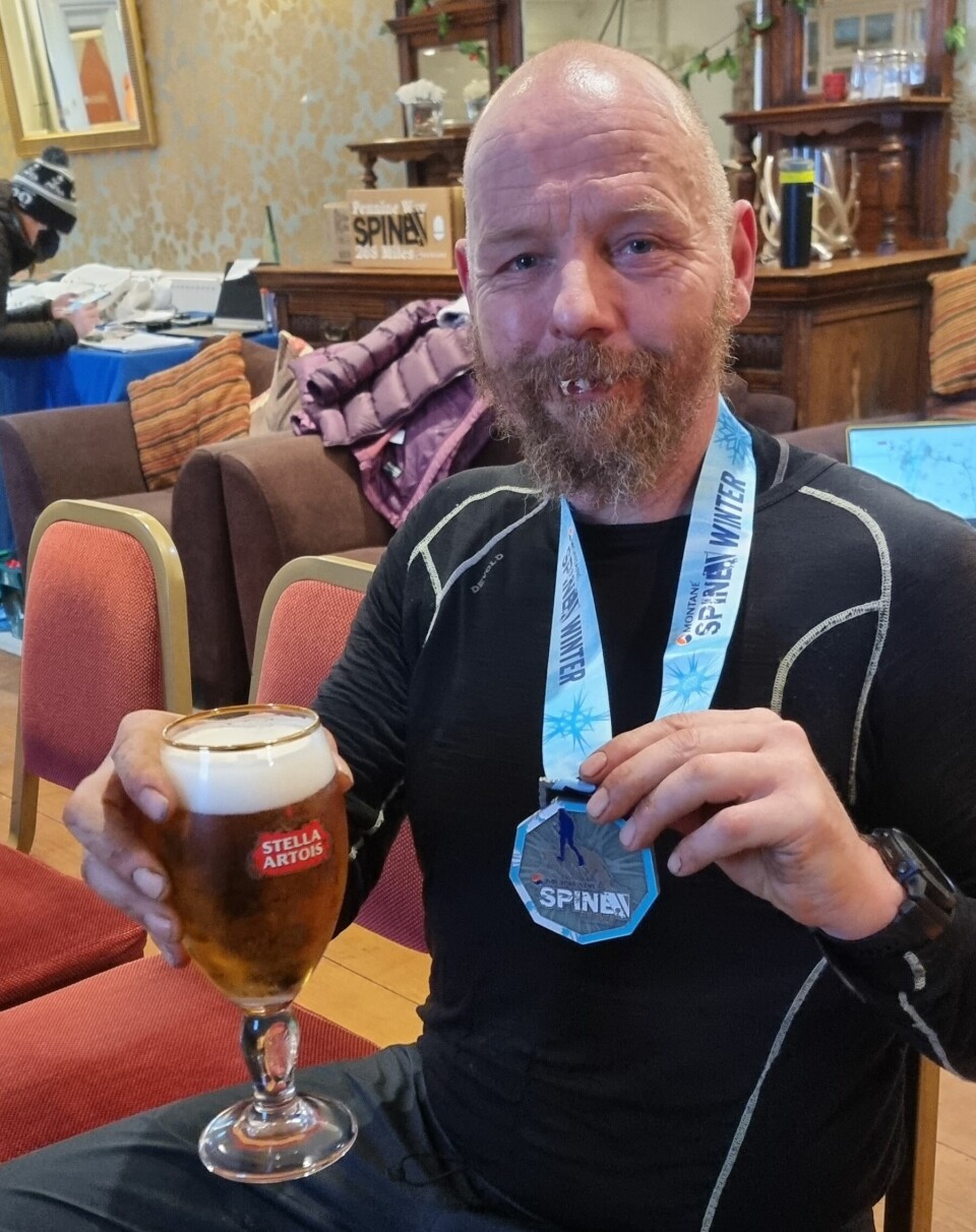 Leif Abrahamsen på 9. plass i Spine Race etter 108 timer i britisk fjellandskap Leif_Abrahamsen_med_øl_og-medalje.jpg