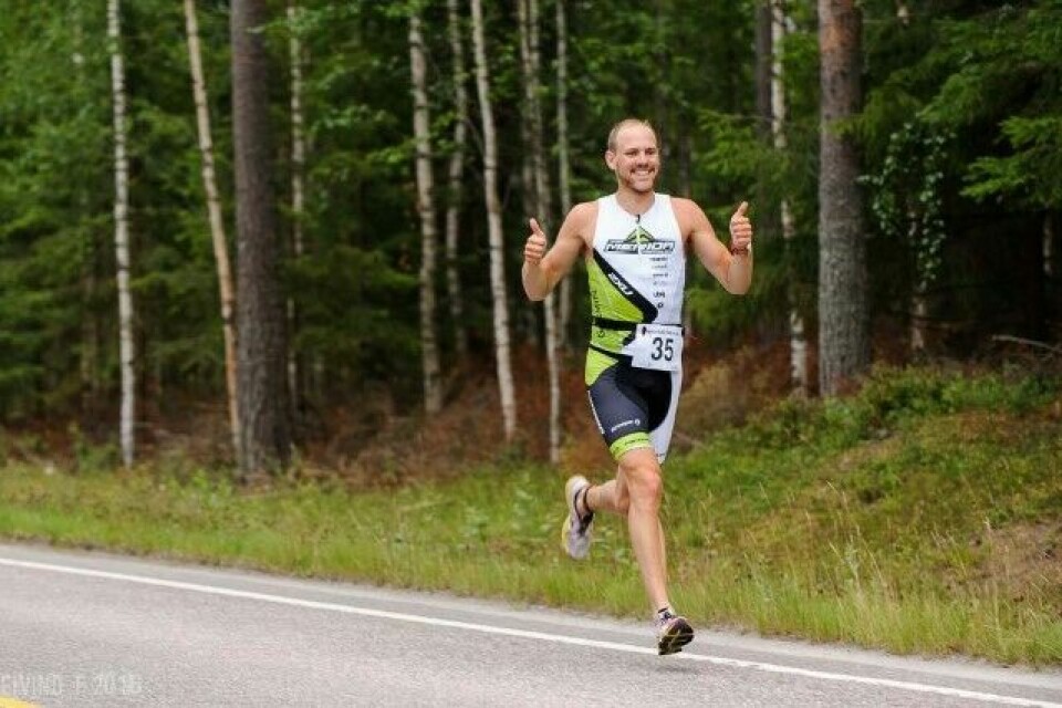 Erik Fossen Nilsen kan juble for seier på sprinten på Lunderseter lørdag. (Foto: Eivind Flensborg) Erik Fossen Nilsen kan juble for seier på sprinten på Lunderseter lørdag. (Foto: Eivind Flensborg)
