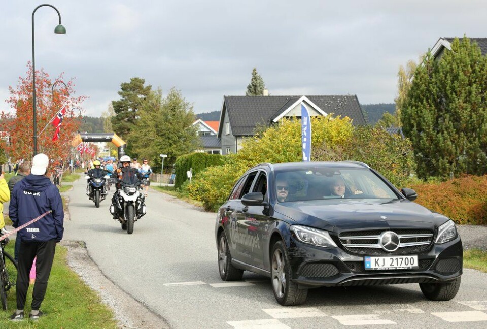 Sondre Nordstad Moen og Ida Bergsløkken vant 10 kilometeren i Rekordløpet Henrik Ingebrigtsen satt i lederbilen under Rekordløpet i Spikkestad 2021