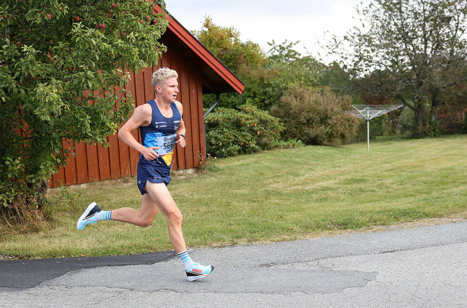Sondre Nordstad Moen og Ida Bergsløkken vant 10 kilometeren i Rekordløpet Hans-Christian-Tungesvik-ble-nummer-to-pa-10-kilometeren-i-Rekordlopet-i-Spikkestad-2021-KD-95017-Foto_Marianne_Roehme.jpg