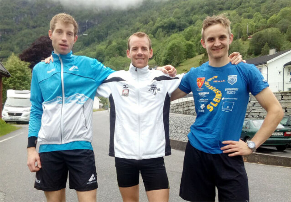 Pallen i herreklassen. Vinnaren Erling Hisdal i midten, til venstre Ketil Monssen (nr. 2) og til høgre Anders J. Kjærevik (nr. 3). (Foto: Bjarte Vik) Pallen i herreklassen. Vinnaren Erling Hisdal i midten, til venstre Ketil Monssen (nr. 2) og til høgre Anders J. Kjærevik (nr. 3). (Foto: Bjarte Vik)