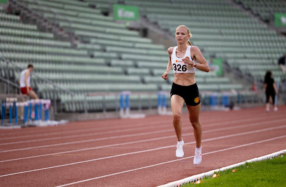 Ine Bakken liker veldig godt å løpe på bane, og i sommer har hun satt pers på både 3000, 5000 og 10000 m. (Foto: Samuel Hafsahl) Ine Bakken liker veldig godt å løpe på bane, og i sommer har hun satt pers på både 3000, 5000 og 10000 m. (Foto: Samuel Hafsahl)