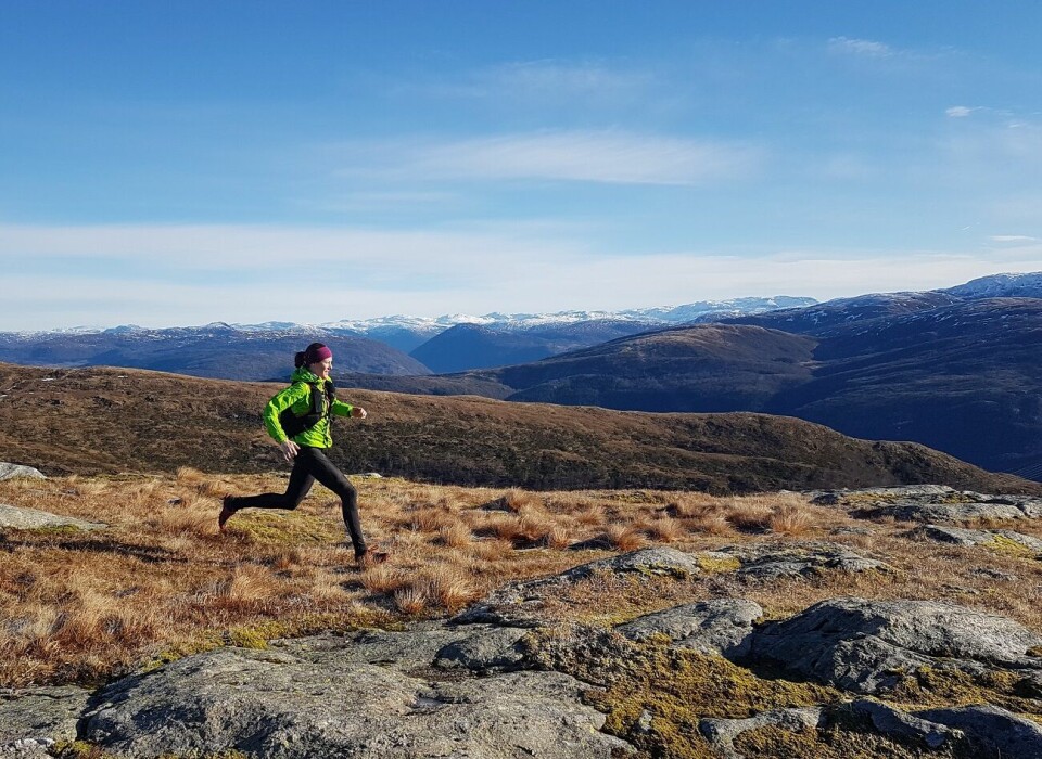 Glad i naturen: Margunn Bye Tøsdal liker å løpe i terrenget, og har NM terrengultra som sitt store mål i år. Foto: Privat Margunn Bye Tødal