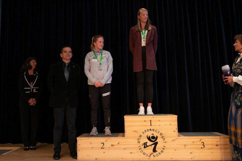 Ny folkefest i øsende regn under Midnight Sun Marathon 10KM Kvinner 1 og 2.jpg