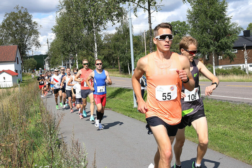 Anders Gløersen tok teten ut fra start på 10 kilometeren i Perseløpet. (Foto: Runar Gilberg) Anders Gløersen tok teten ut fra start på 10 kilometeren i Perseløpet. (Foto: Runar Gilberg)